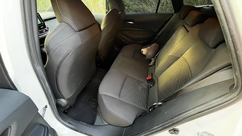 Toyota Corolla Touring Sport 1.2T 6MT, снимка 11 - Автомобили и джипове - 52482615