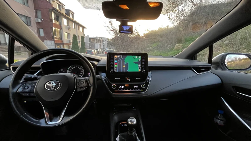 Toyota Corolla Touring Sport 1.2T 6MT, снимка 12 - Автомобили и джипове - 52482615