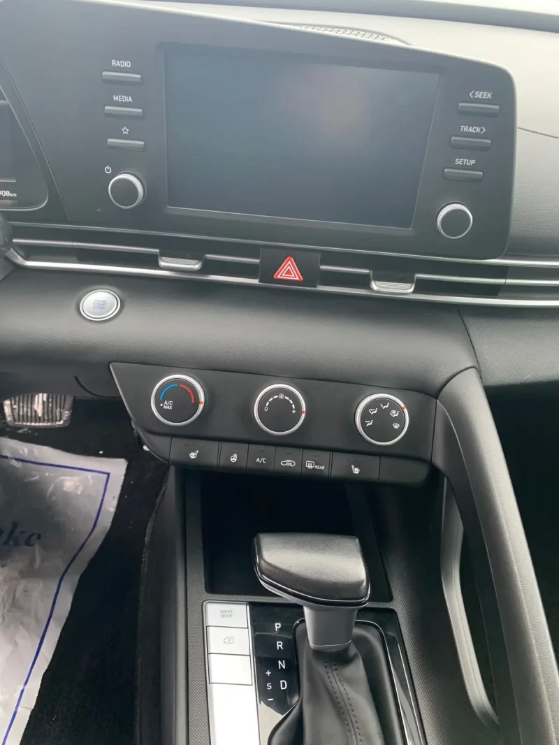 Hyundai Elantra * CARFAX * БЕЗ ПЪРВОНАЧАЛНА ВНОСКА, снимка 8 - Автомобили и джипове - 52790649