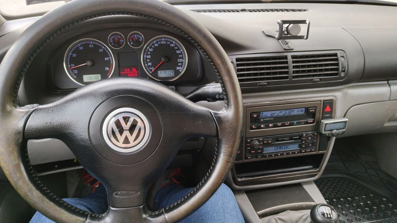 VW Passat, снимка 5 - Автомобили и джипове - 52816168