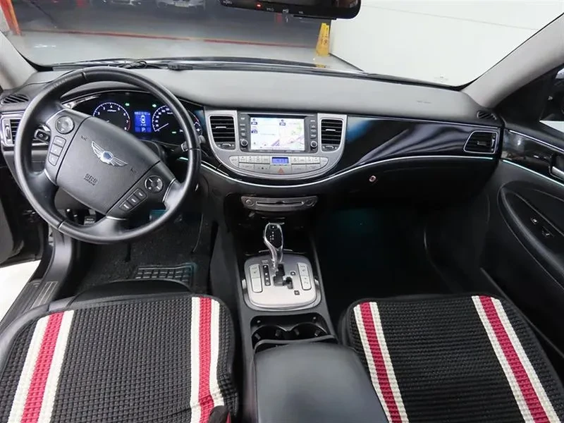 Hyundai Genesis 3.3, снимка 7 - Автомобили и джипове - 54615969