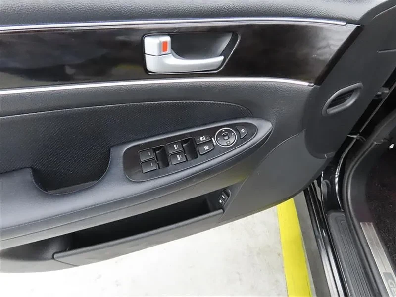 Hyundai Genesis 3.3, снимка 12 - Автомобили и джипове - 54615969