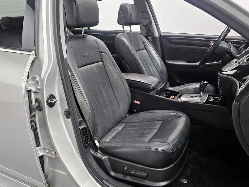Hyundai Genesis 3.3, снимка 10 - Автомобили и джипове - 54618103