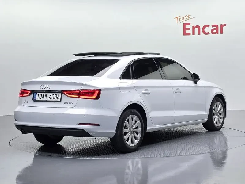 Audi A3 1.6 TDI, снимка 4 - Автомобили и джипове - 54971520