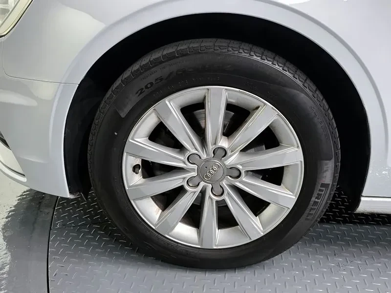 Audi A3 1.6 TDI, снимка 10 - Автомобили и джипове - 54971520