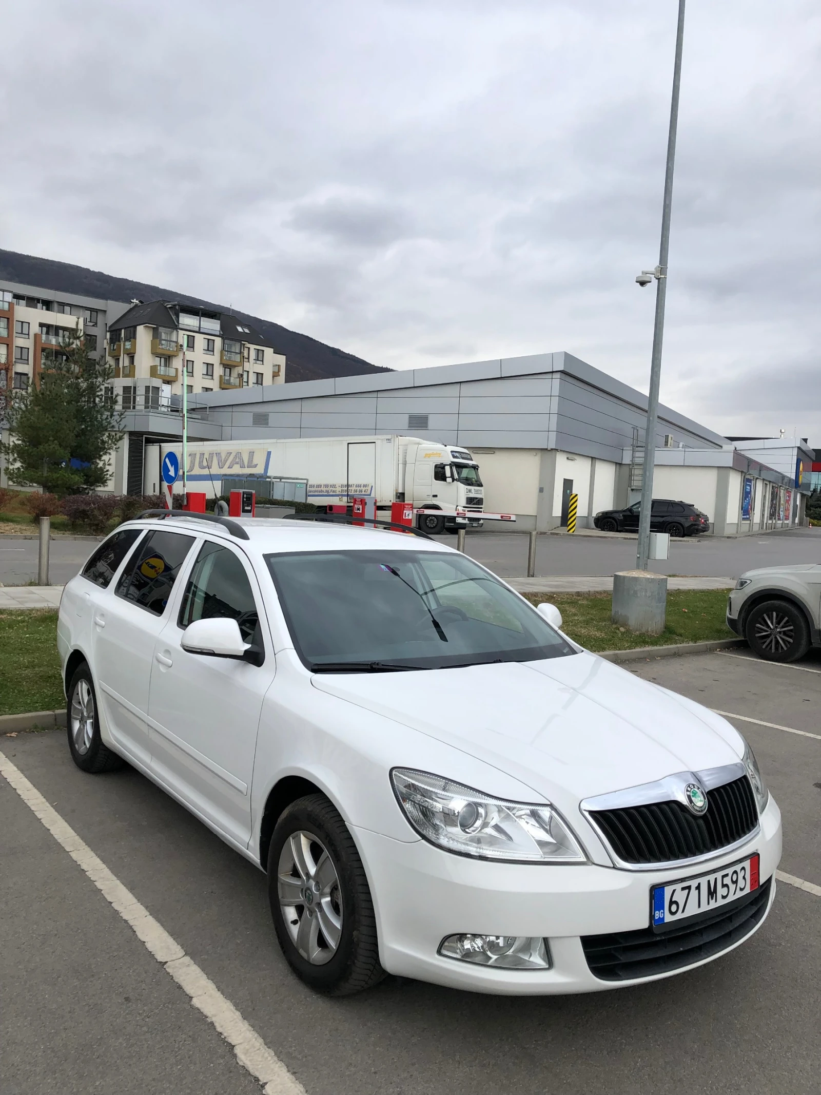 Skoda Octavia 1.8TSI 4x4 * НОВ ВНОС ШВЕЙЦАРИЯ* Сервизна Книжка*  - изображение 3