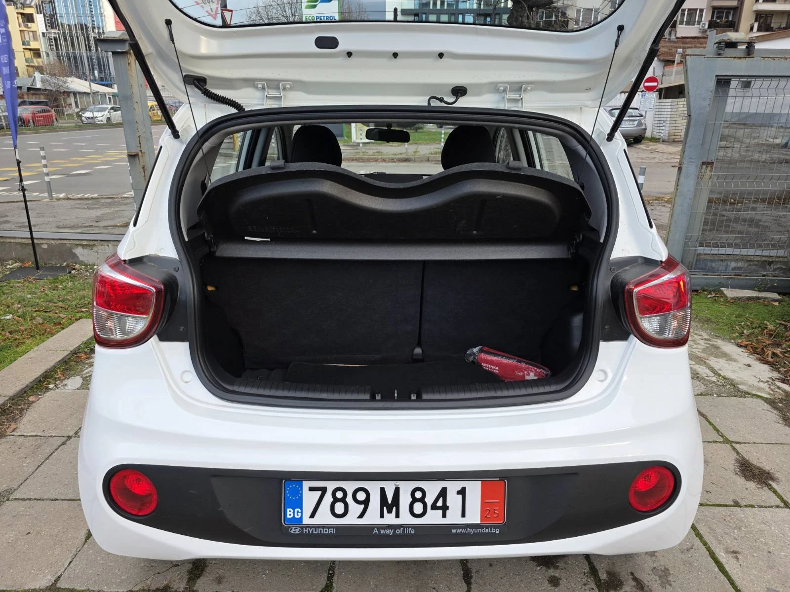 Hyundai I10 1.0 - 69 к.с. - изображение 6