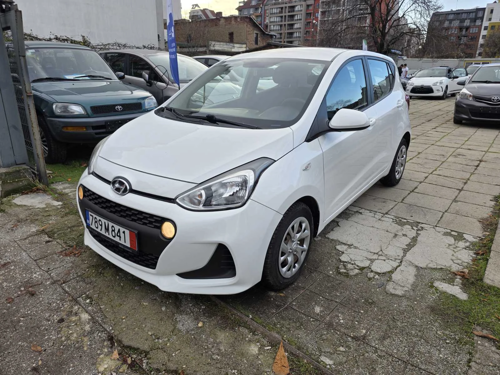 Hyundai I10 1.0 - 69 к.с. - изображение 2