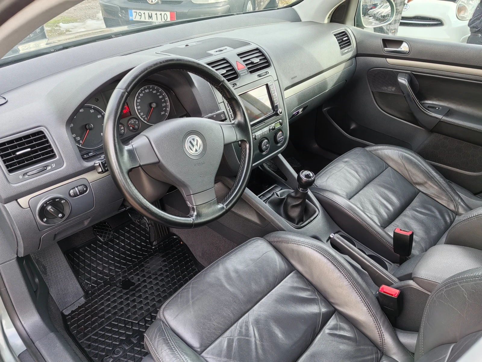 VW Golf 1.6i 116ps Navi Koja - изображение 10