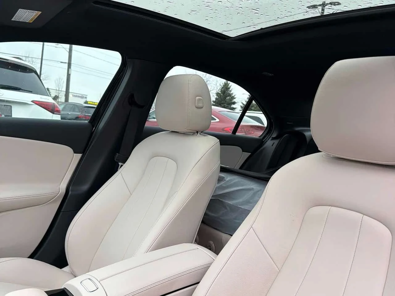 Mercedes-Benz A 220 CARFAX, снимка 17 - Автомобили и джипове - 54172239