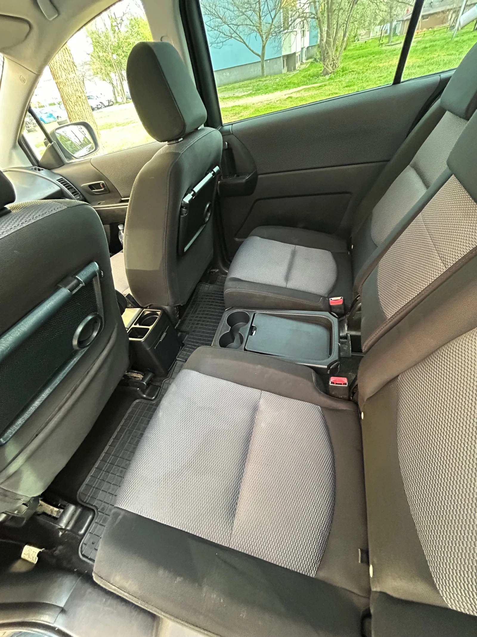 Mazda 5, снимка 10 - Автомобили и джипове - 54183224