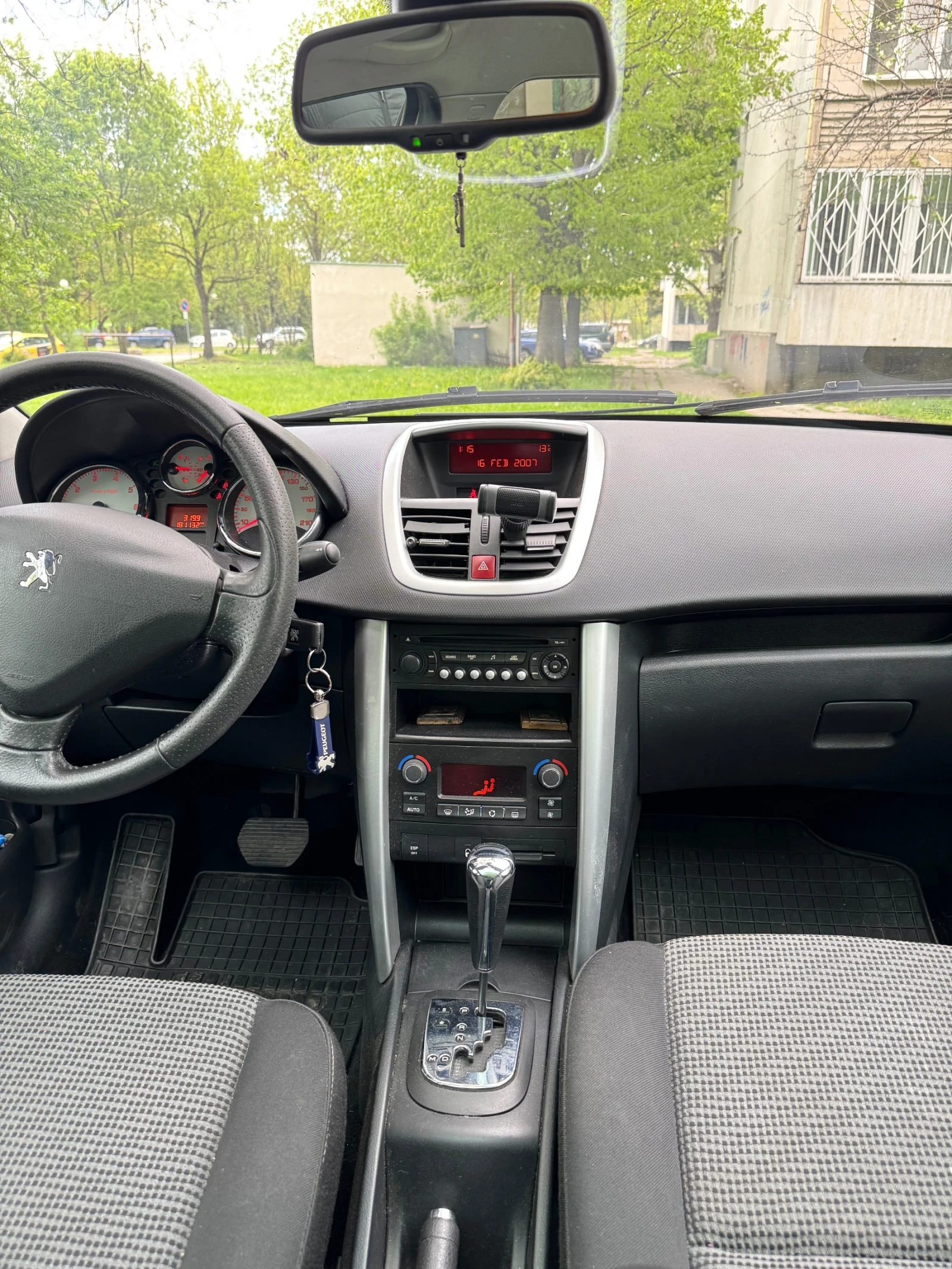 Peugeot 207, снимка 8 - Автомобили и джипове - 54381613