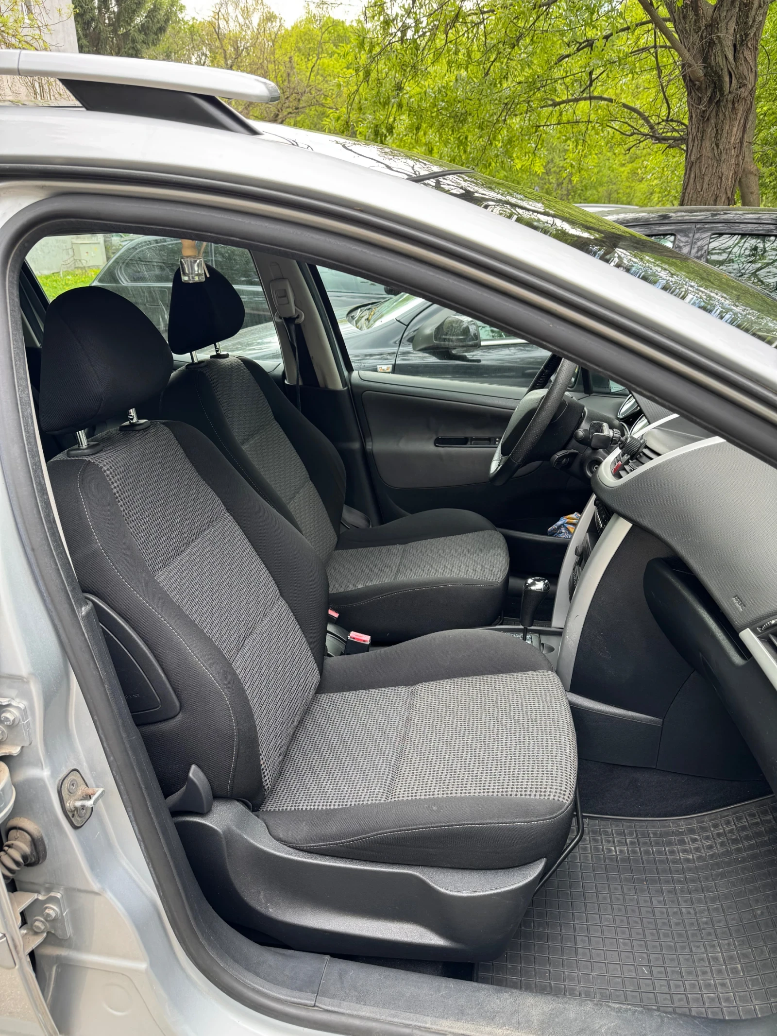 Peugeot 207, снимка 9 - Автомобили и джипове - 54381613