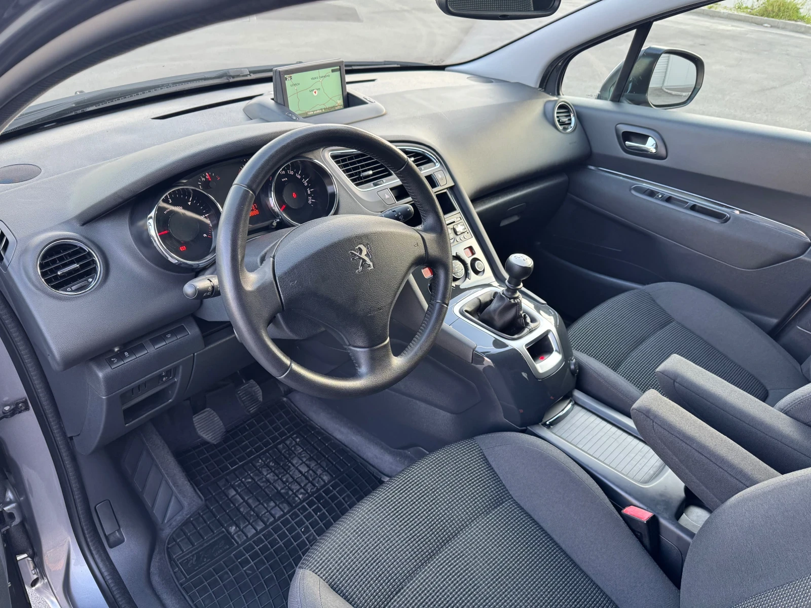 Peugeot 5008 1.6 HDI 120k.c * Navi * LED * 7 местен, снимка 9 - Автомобили и джипове - 54692327