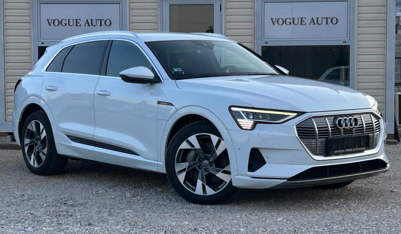 Audi E-Tron 55* SOH 95%* 1-ви собственик* , снимка 3 - Автомобили и джипове - 55287281
