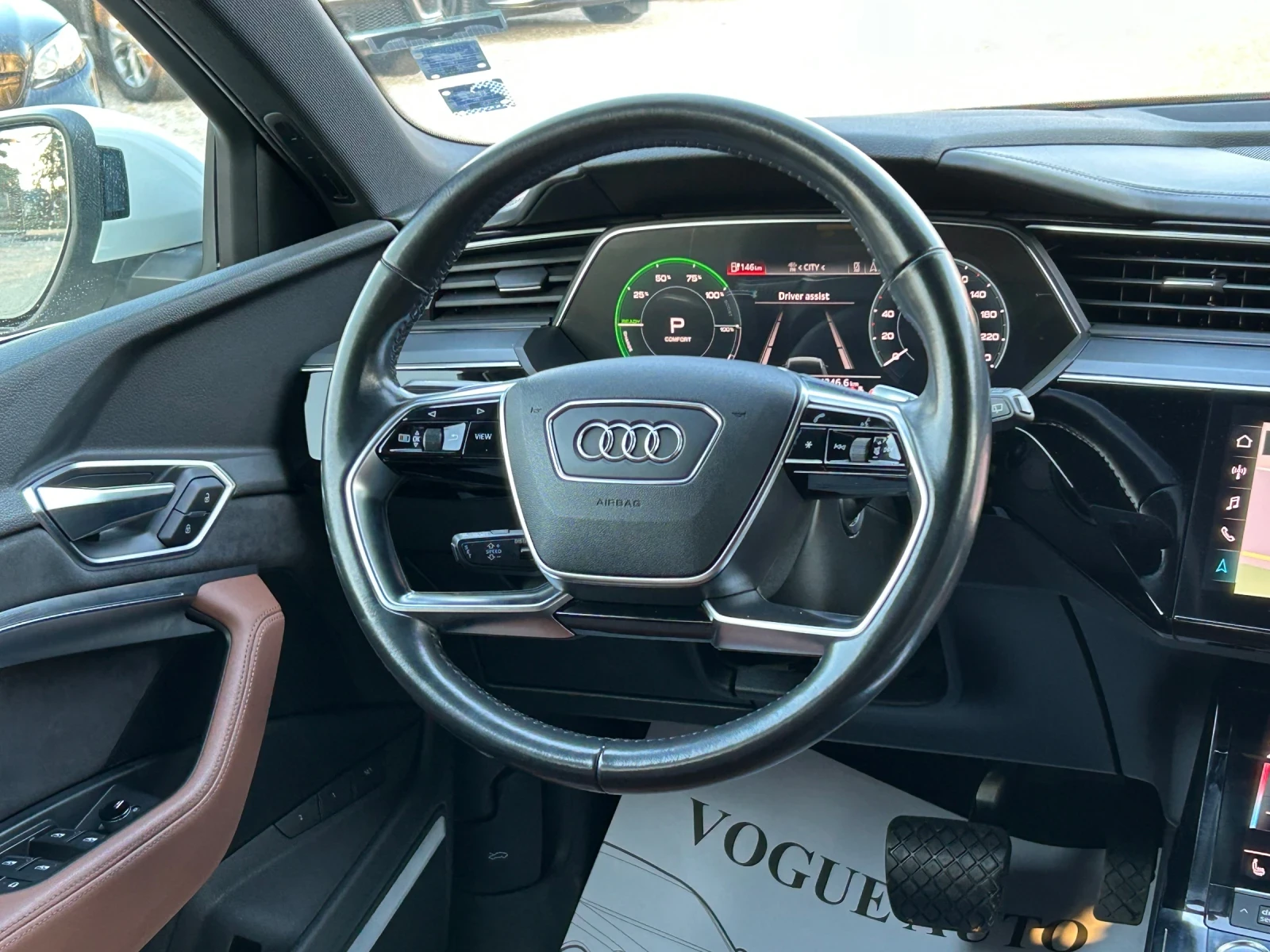 Audi E-Tron 55* SOH 95%* 1-ви собственик* , снимка 13 - Автомобили и джипове - 55287281