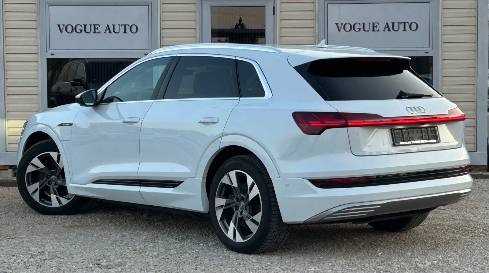 Audi E-Tron 55* SOH 95%* 1-ви собственик* , снимка 4 - Автомобили и джипове - 55287281