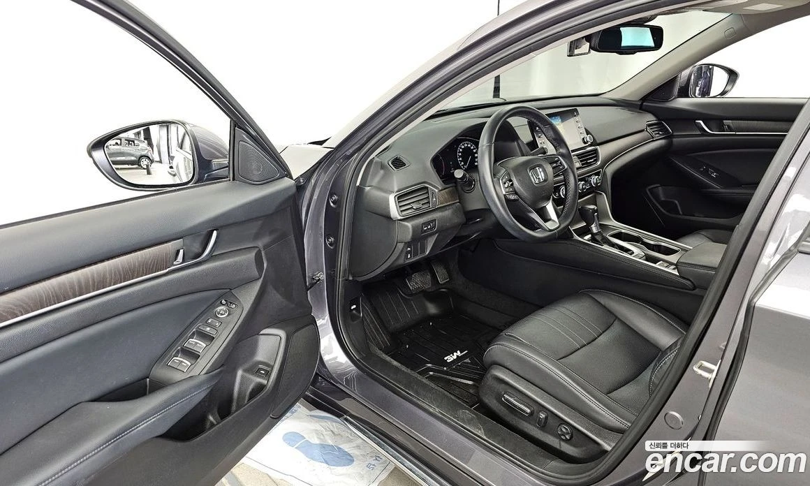 Honda Accord 1.5 Turbo, снимка 10 - Автомобили и джипове - 55668957