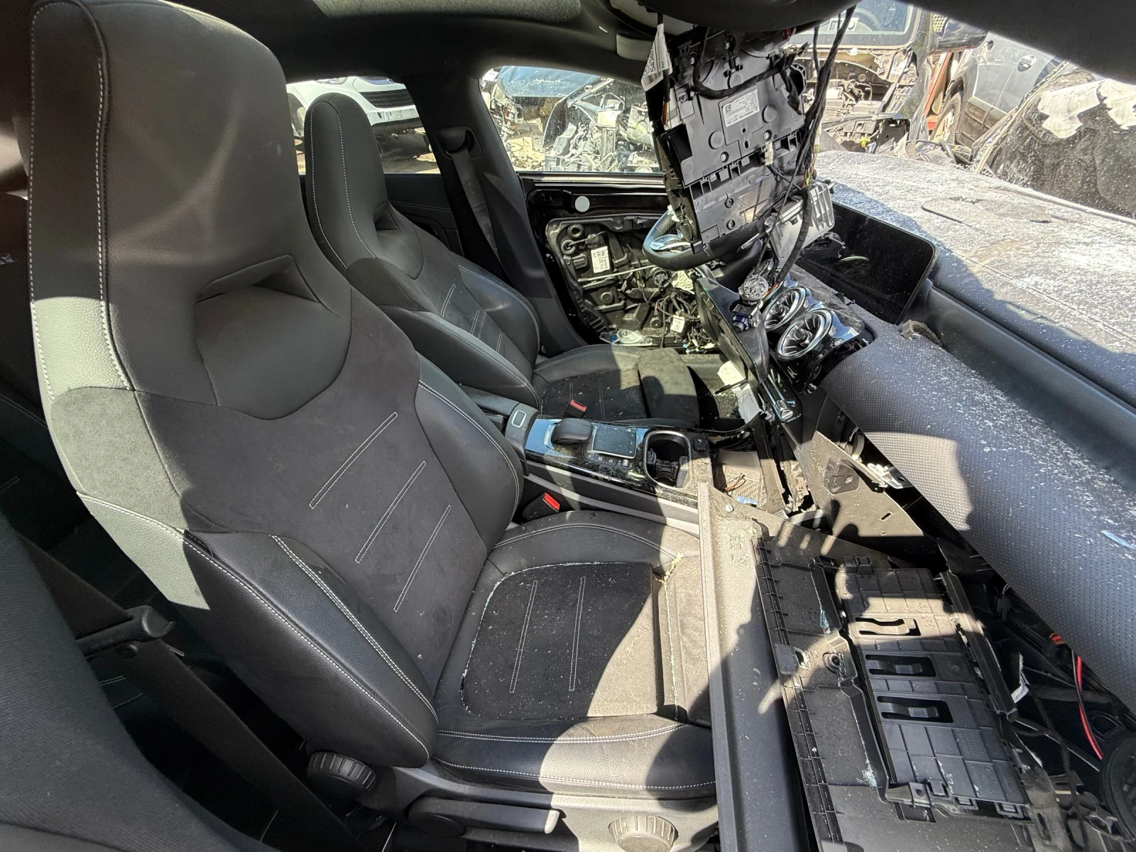 Mercedes-Benz CLA 200, снимка 7 - Автомобили и джипове - 55951867