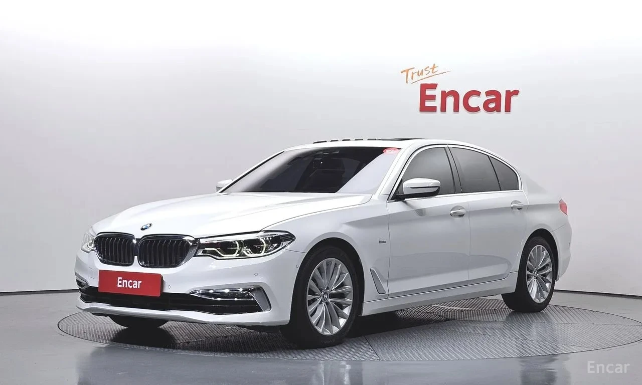 BMW 530 i Luxury Plus| HUD| ПАМЕТ| ОБДУХ| ПАНО| 3 КЛЮЧА