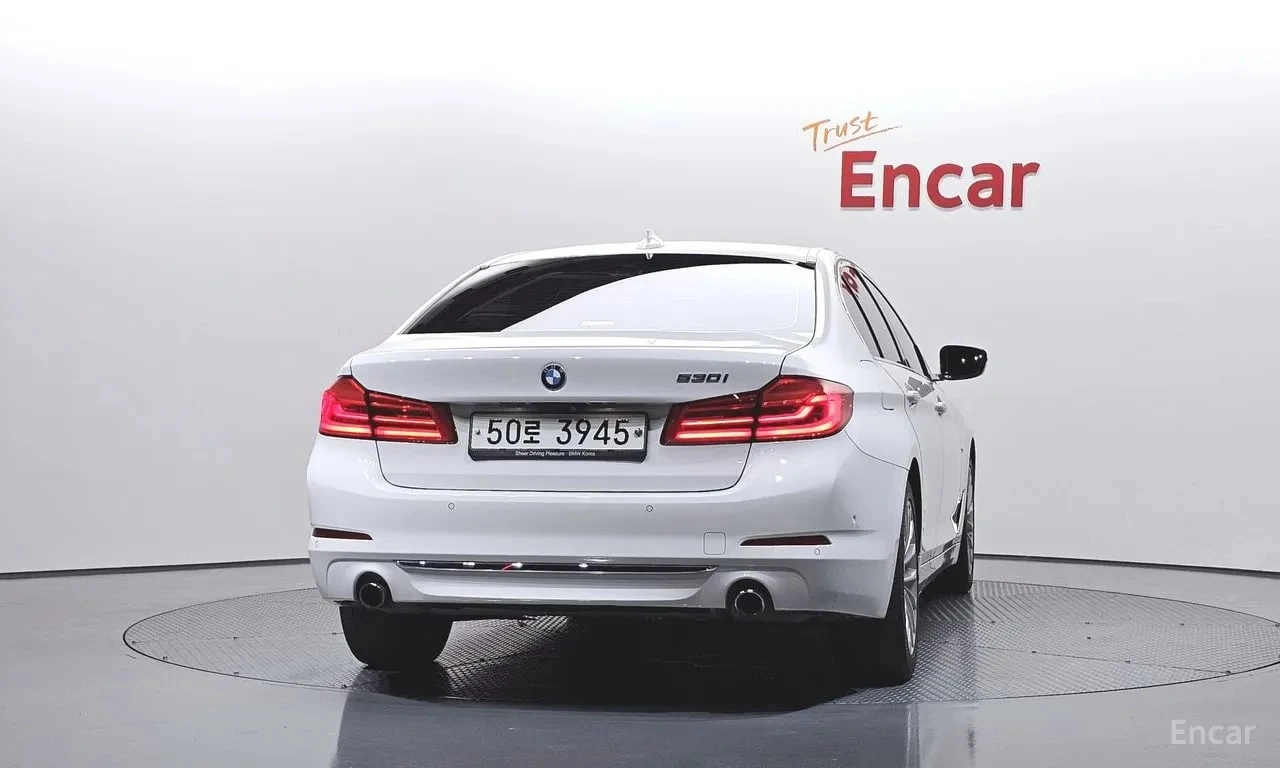 BMW 530 i Luxury Plus| HUD| ПАМЕТ| ОБДУХ| ПАНО| 3 КЛЮЧА, снимка 4 - Автомобили и джипове - 56107990