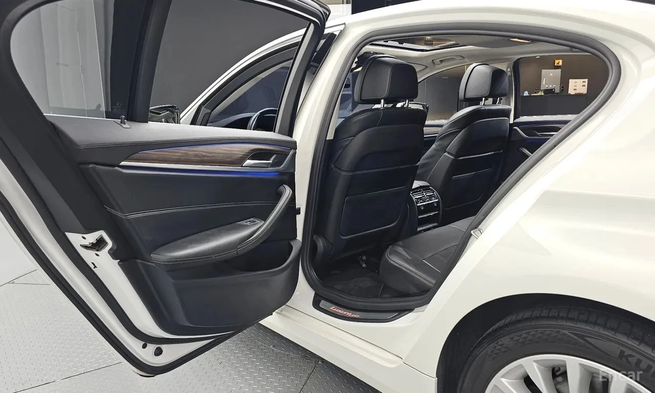 BMW 530 i Luxury Plus| HUD| ПАМЕТ| ОБДУХ| ПАНО| 3 КЛЮЧА, снимка 12 - Автомобили и джипове - 56107990
