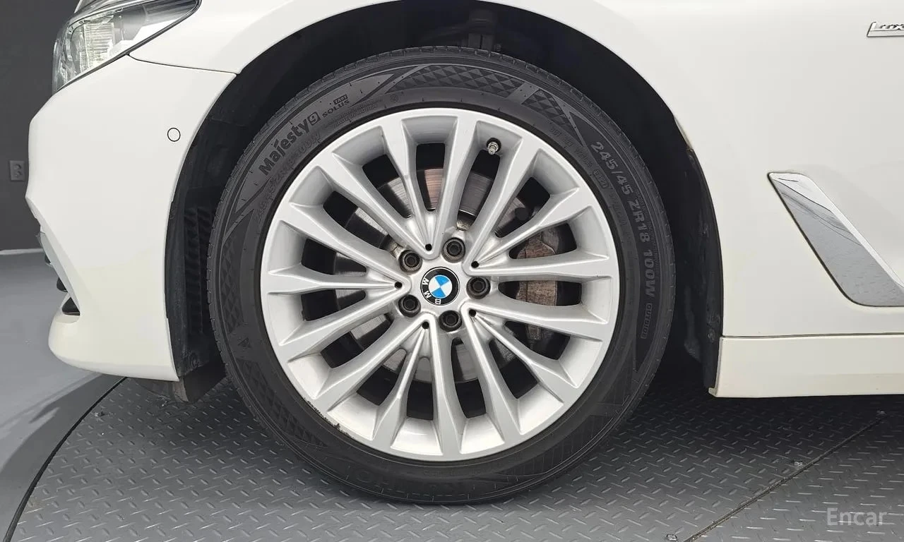 BMW 530 i Luxury Plus| HUD| ПАМЕТ| ОБДУХ| ПАНО| 3 КЛЮЧА, снимка 5 - Автомобили и джипове - 56107990
