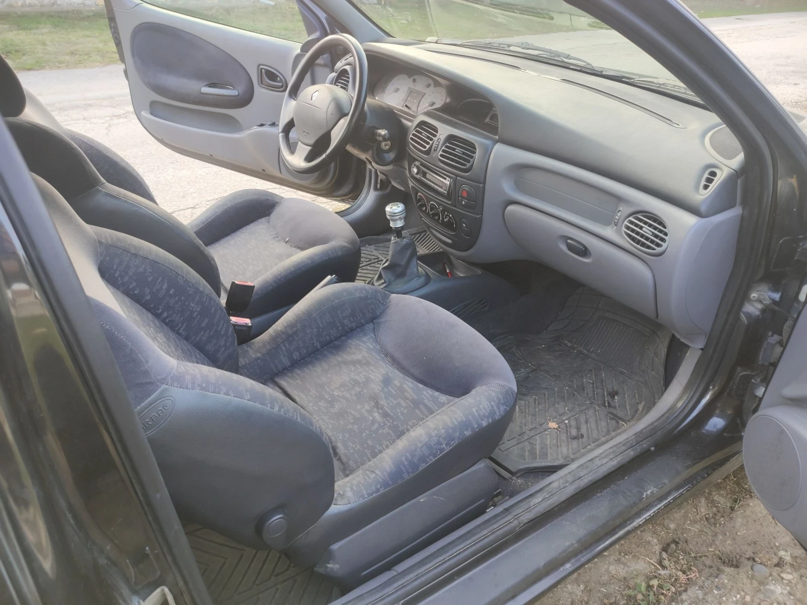 Renault Megane Coach, снимка 11 - Автомобили и джипове - 56616881