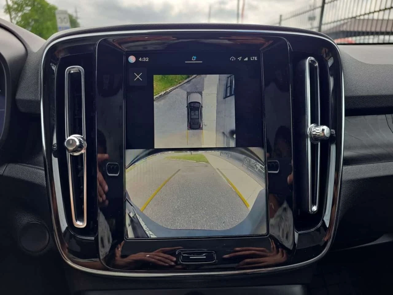Volvo C40 * Twin eAWD Plus * DRIVER ASSIST / CARPLAY / ROOF , снимка 12 - Автомобили и джипове - 56637070