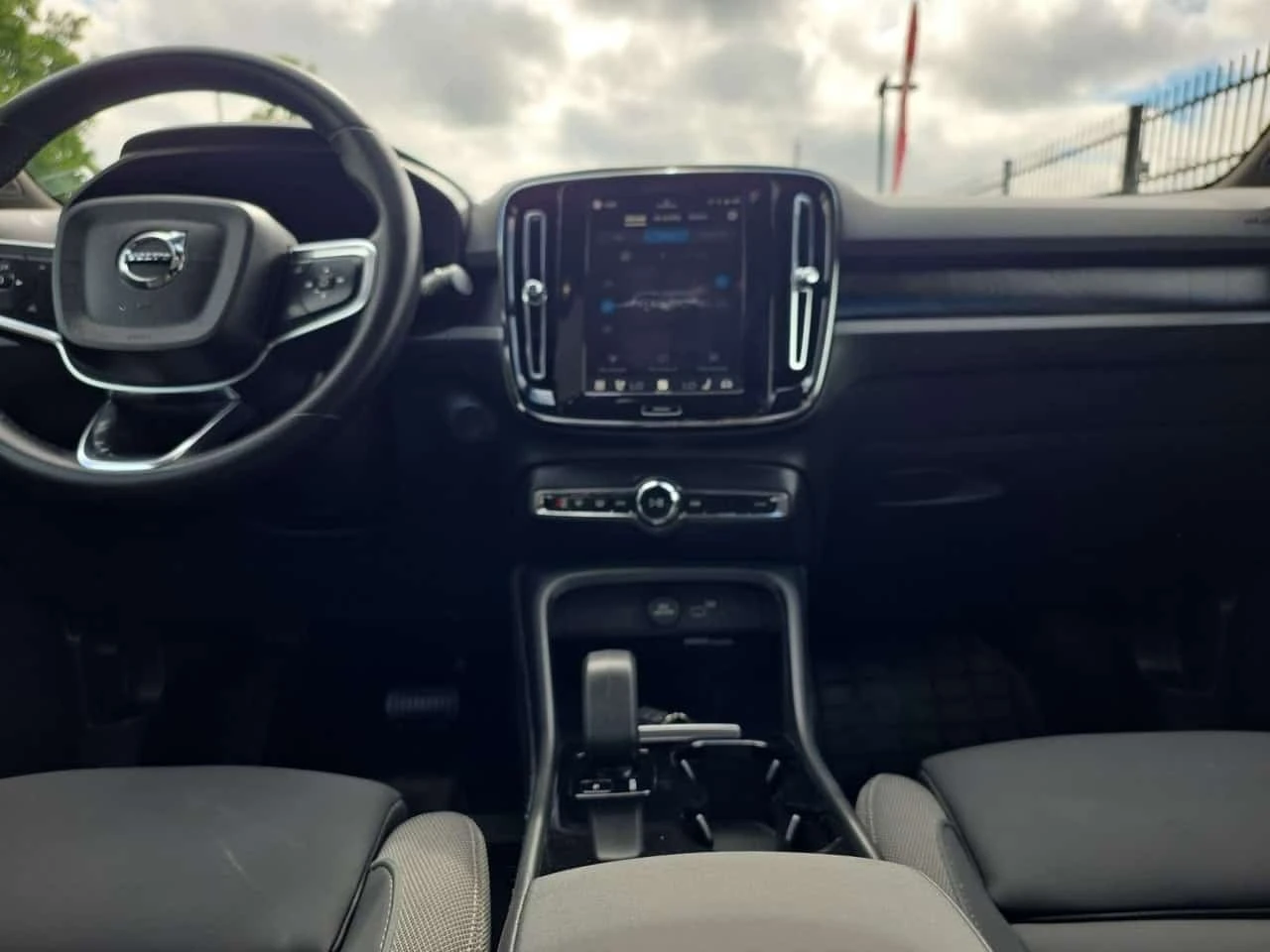Volvo C40 * Twin eAWD Plus * DRIVER ASSIST / CARPLAY / ROOF , снимка 8 - Автомобили и джипове - 56637070