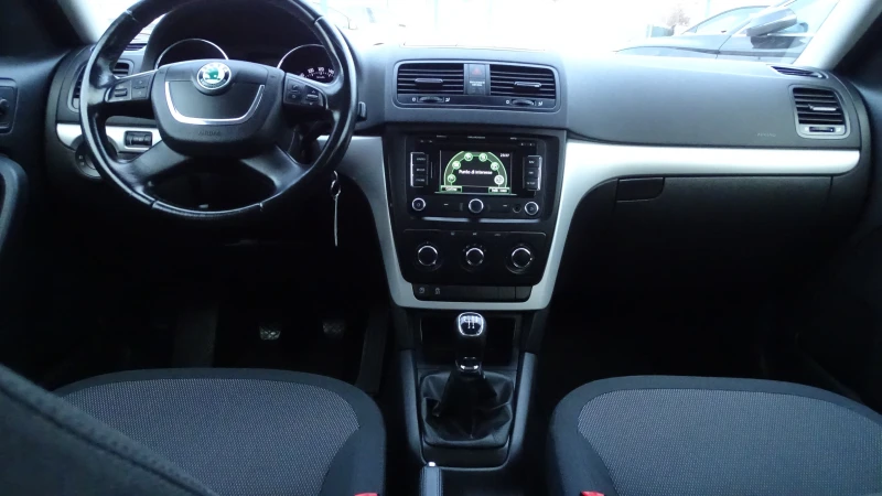 Skoda Yeti 1.6 TDI* NAVI* TOP* , снимка 14 - Автомобили и джипове - 48369898