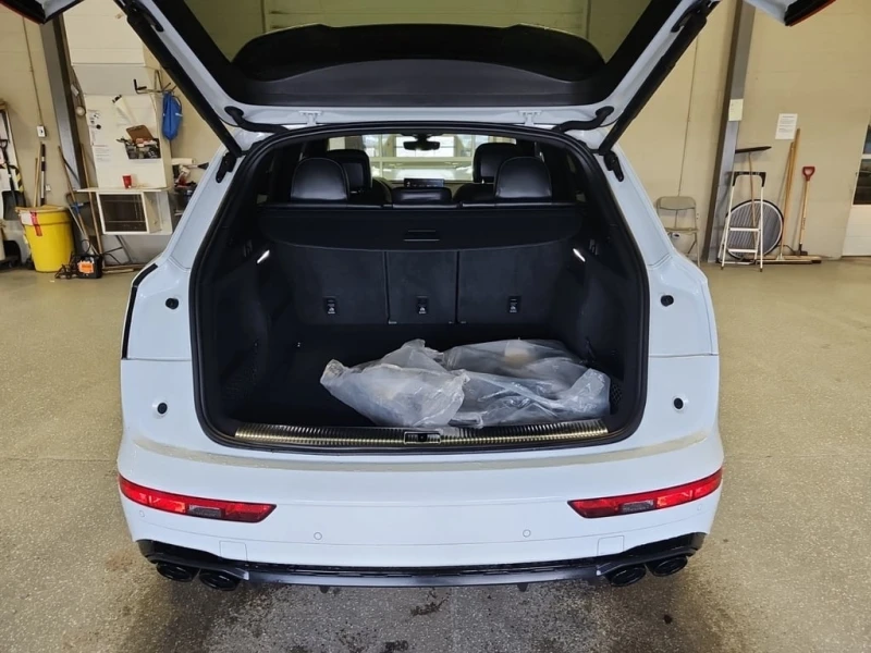 Audi SQ5  / TECHNIK / DISTRONIC / 360 / CARBON / CARFAX, снимка 14 - Автомобили и джипове - 53382791