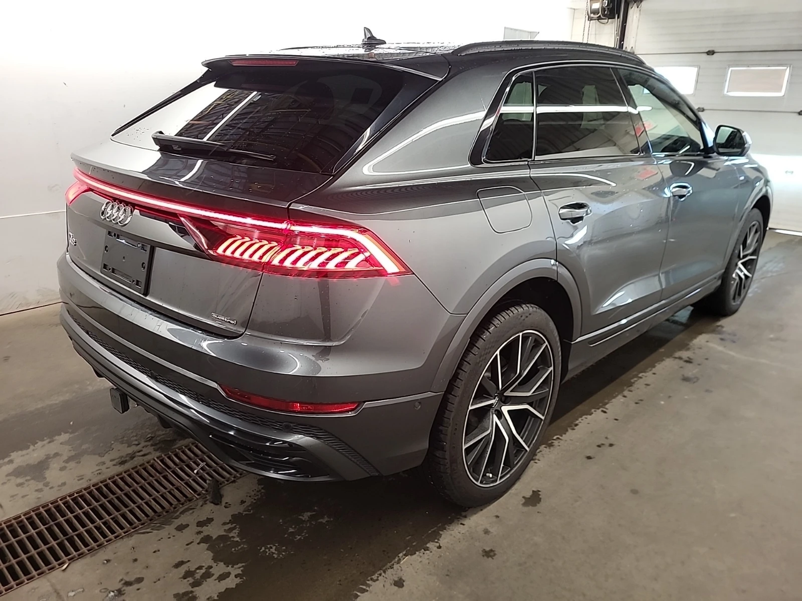 Audi Q8 PROGRESSIV* CARFAX* АВТОФИНАНСИРАНЕ* Цена до Бълга - изображение 6