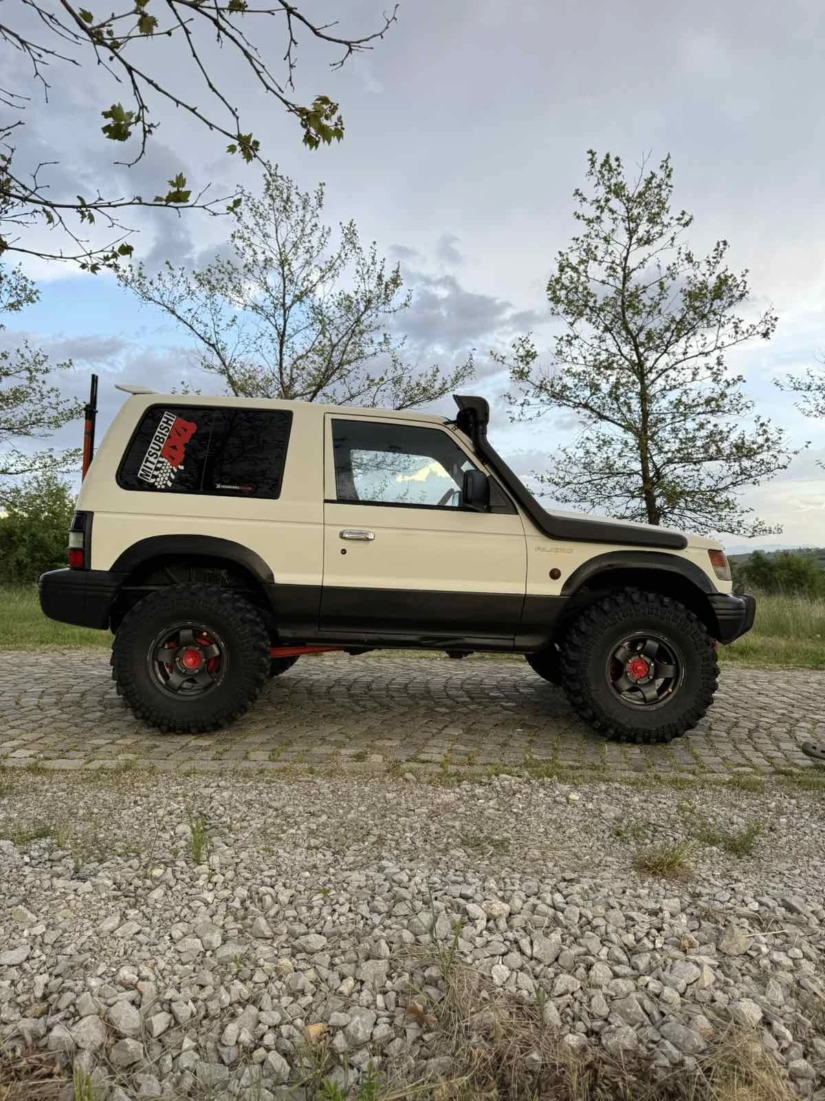 Mitsubishi Pajero 2.5, снимка 15 - Автомобили и джипове - 54511672