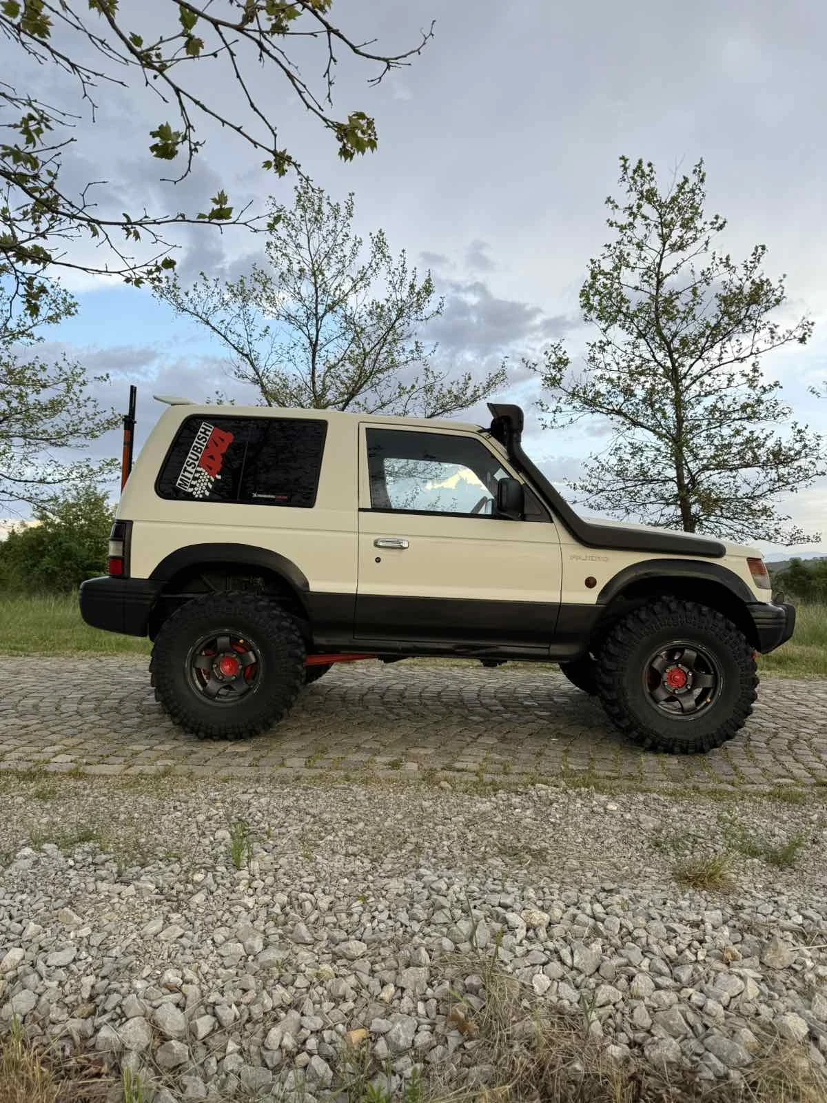 Mitsubishi Pajero 2.5, снимка 13 - Автомобили и джипове - 54511672