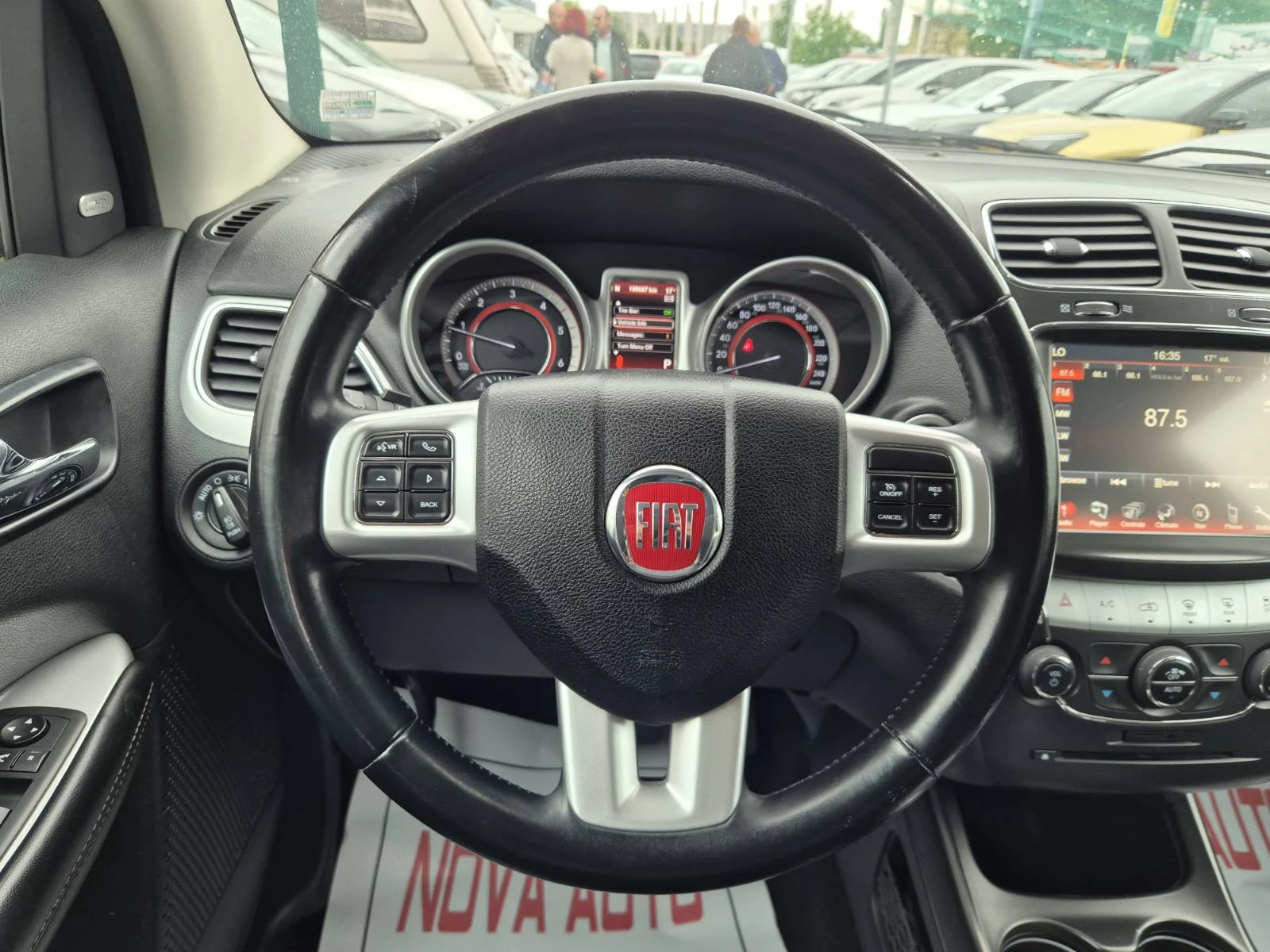 Fiat Freemont 2.0D-4X4-AUTOMATIC-7МЕСТА, снимка 11 - Автомобили и джипове - 54647380