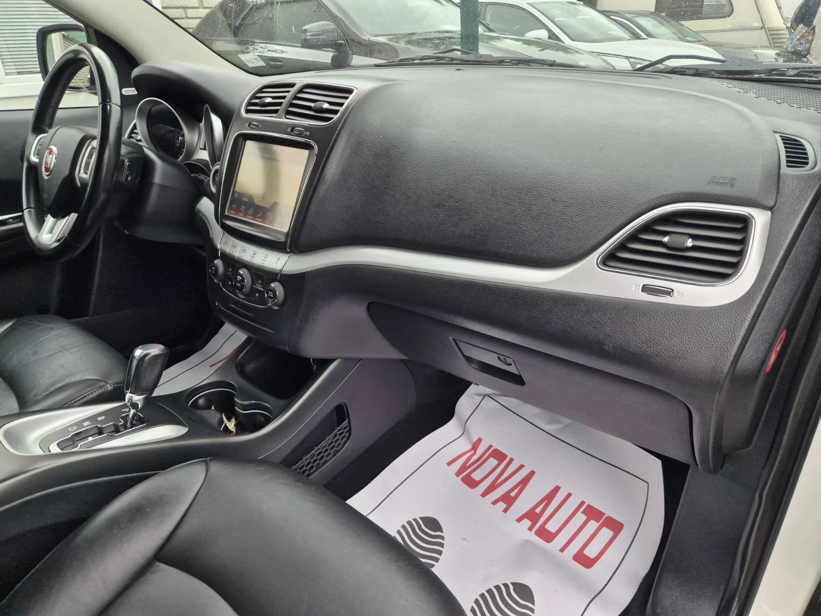 Fiat Freemont 2.0D-4X4-AUTOMATIC-7МЕСТА, снимка 12 - Автомобили и джипове - 54647380