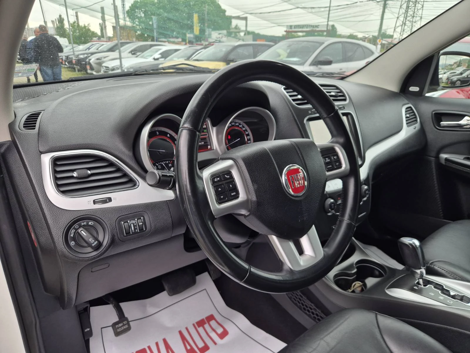 Fiat Freemont 2.0D-4X4-AUTOMATIC-7МЕСТА, снимка 8 - Автомобили и джипове - 54647380