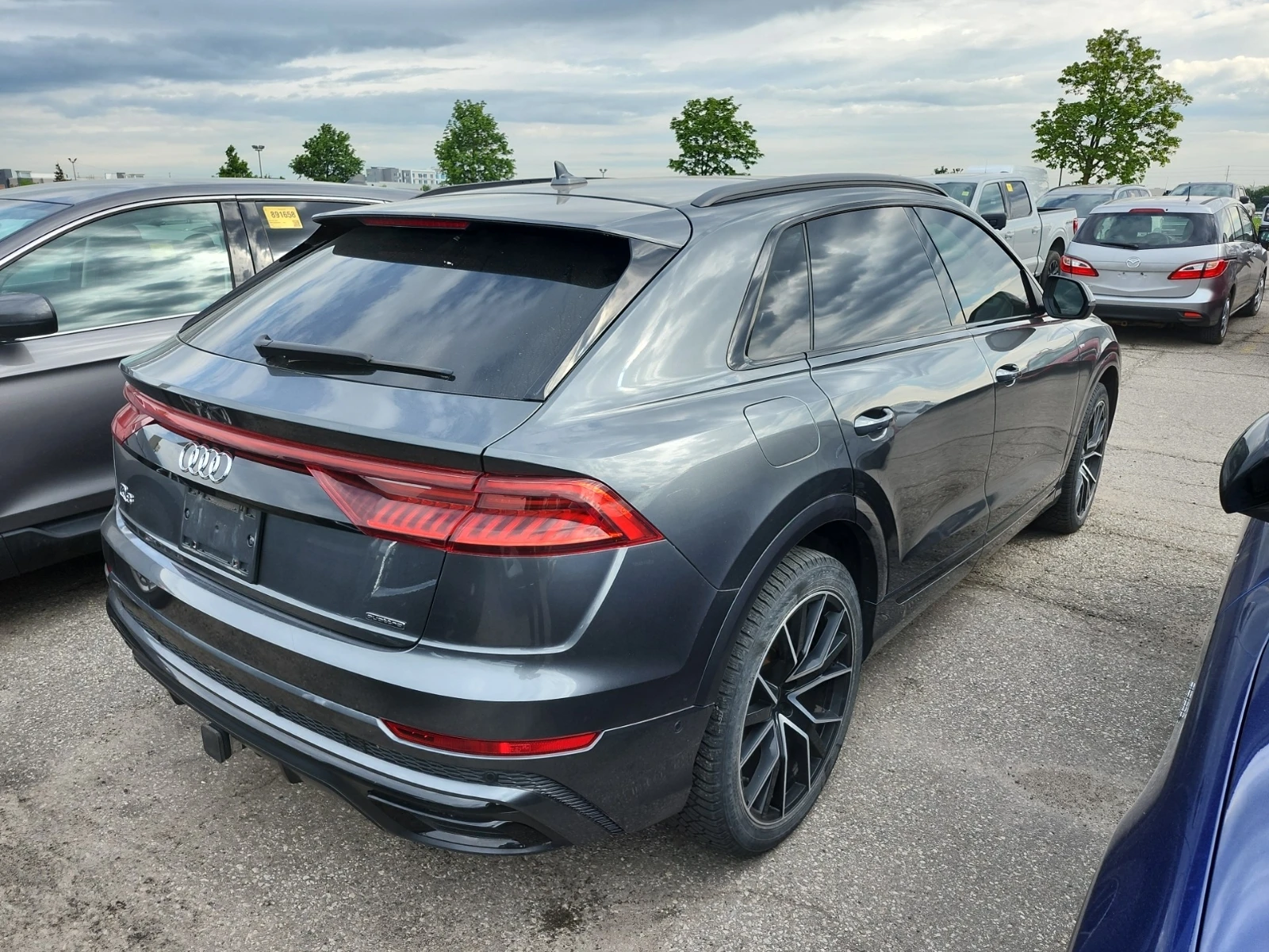 Audi Q8 Technik/ДИСТРОНИК/360 КАМ/ПАНО/2 КЛЮЧА/ОБДУХ, снимка 3 - Автомобили и джипове - 55081138