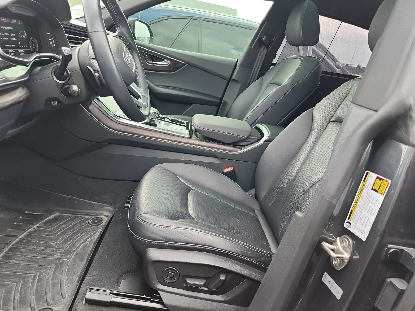 Audi Q8 Technik/ДИСТРОНИК/360 КАМ/ПАНО/2 КЛЮЧА/ОБДУХ, снимка 5 - Автомобили и джипове - 55081138