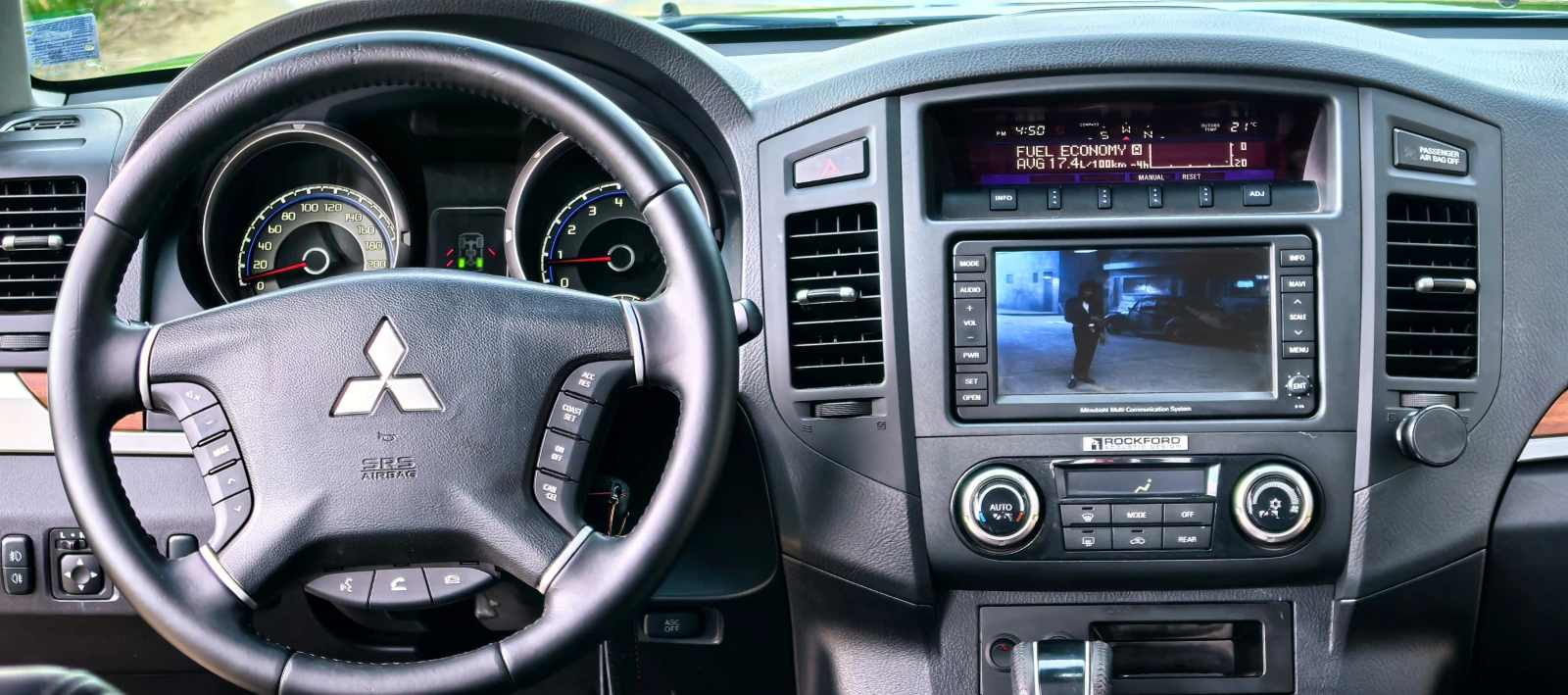 Mitsubishi Pajero 3.2 DI-D, снимка 15 - Автомобили и джипове - 56210352