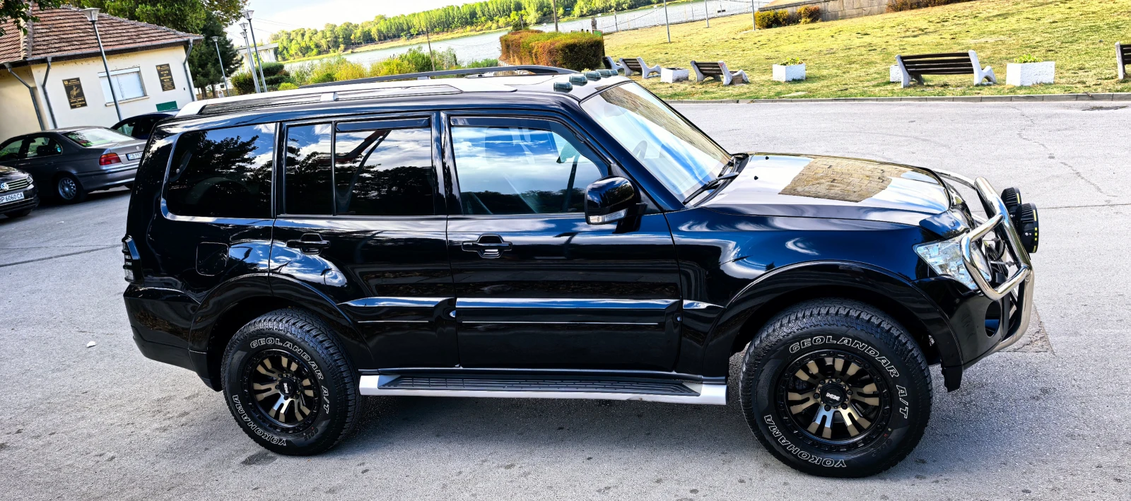 Mitsubishi Pajero 3.2 DI-D, снимка 4 - Автомобили и джипове - 56210352
