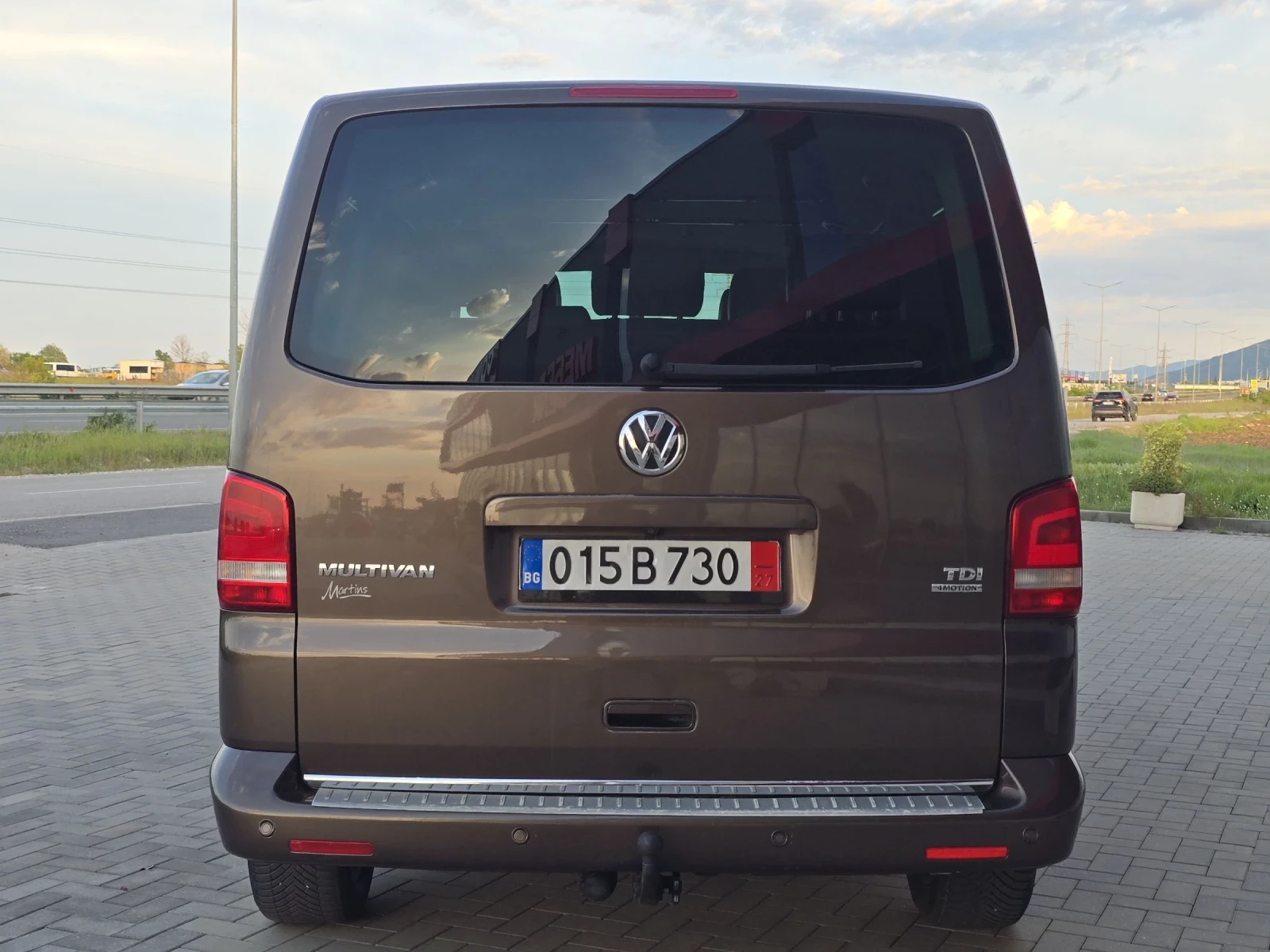 VW Multivan 2.0TDI/4X4/AVTOMAT/HIGHLINE-FUL-FUL-FUL, снимка 6 - Бусове и автобуси - 54431998
