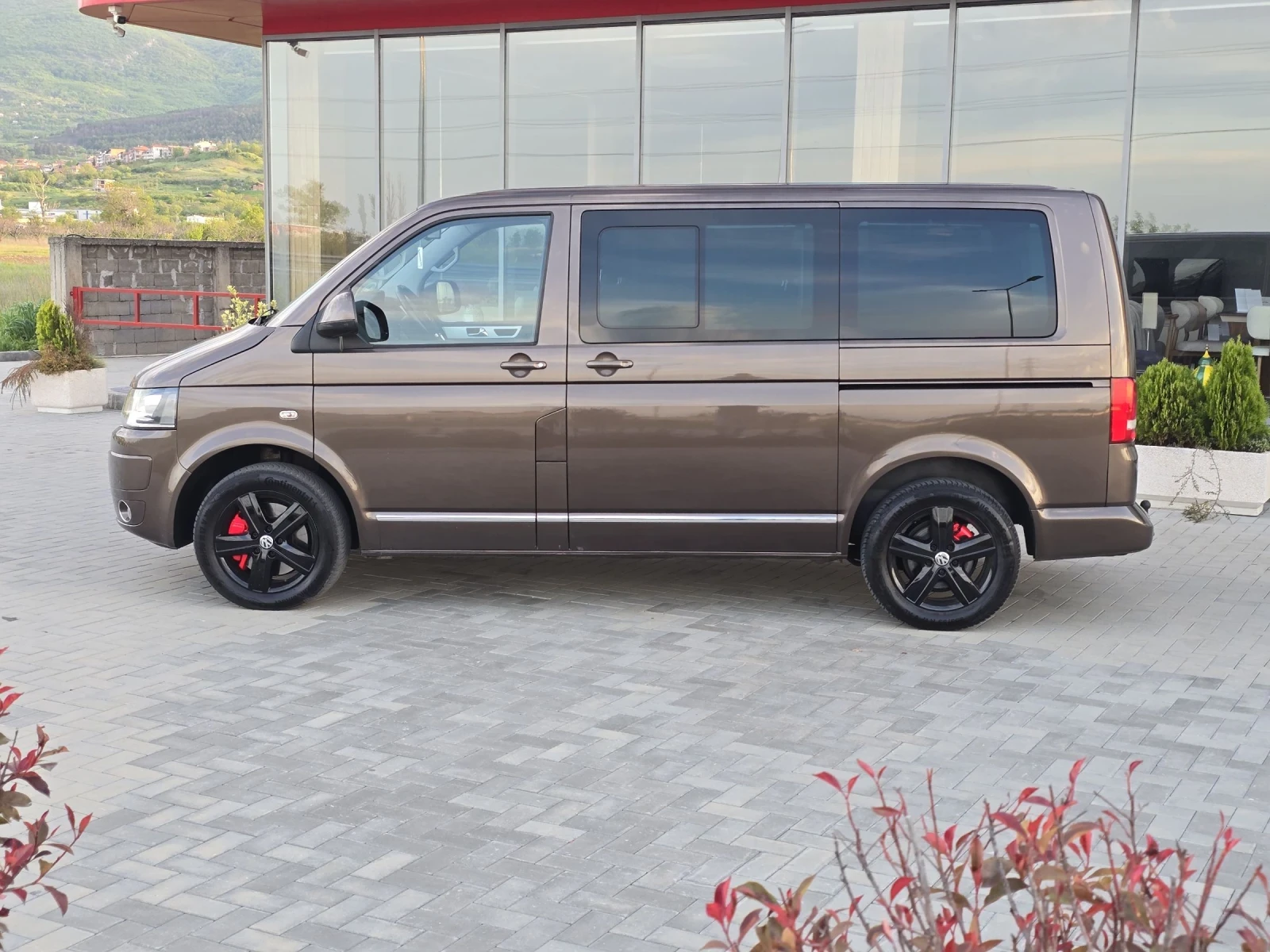 VW Multivan 2.0TDI/4X4/AVTOMAT/HIGHLINE-FUL-FUL-FUL, снимка 8 - Бусове и автобуси - 54431998