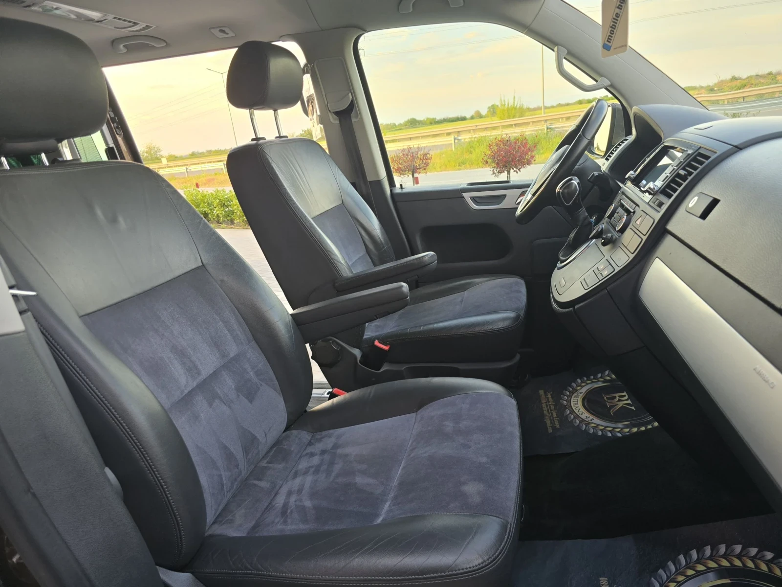 VW Multivan 2.0TDI/4X4/AVTOMAT/HIGHLINE-FUL-FUL-FUL, снимка 17 - Бусове и автобуси - 54431998