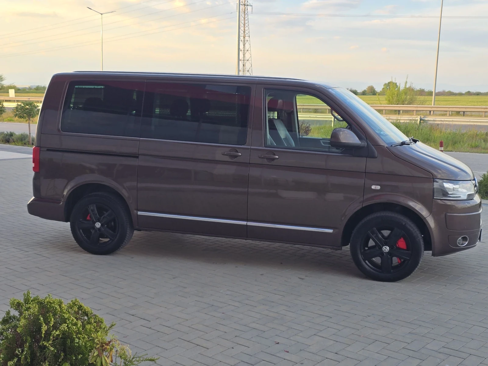 VW Multivan 2.0TDI/4X4/AVTOMAT/HIGHLINE-FUL-FUL-FUL, снимка 5 - Бусове и автобуси - 54431998