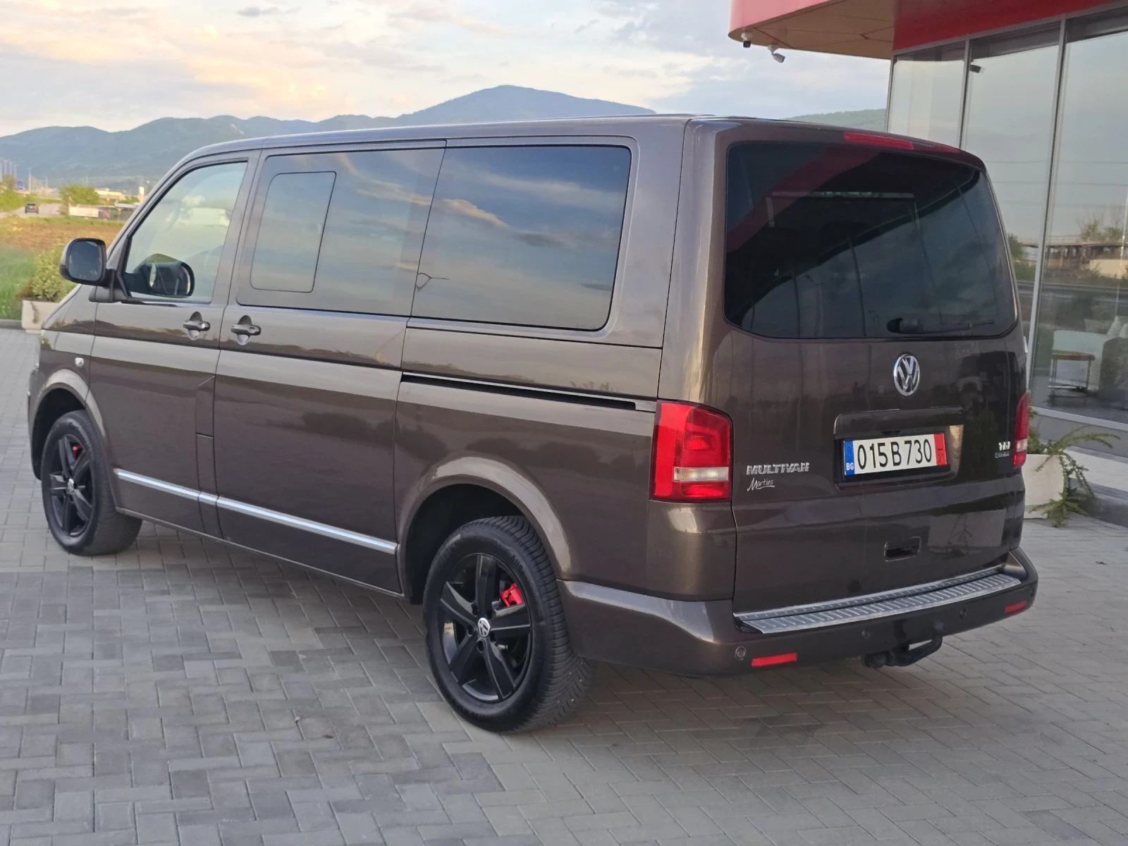 VW Multivan 2.0TDI/4X4/AVTOMAT/HIGHLINE-FUL-FUL-FUL, снимка 7 - Бусове и автобуси - 54431998