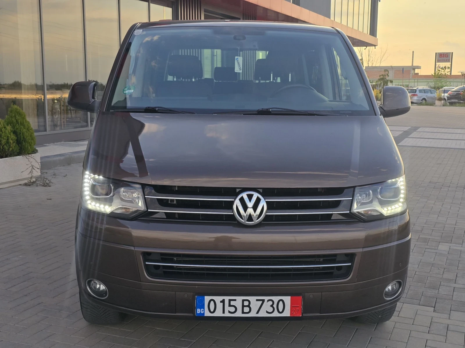 VW Multivan 2.0TDI/4X4/AVTOMAT/HIGHLINE-FUL-FUL-FUL, снимка 2 - Бусове и автобуси - 54431998