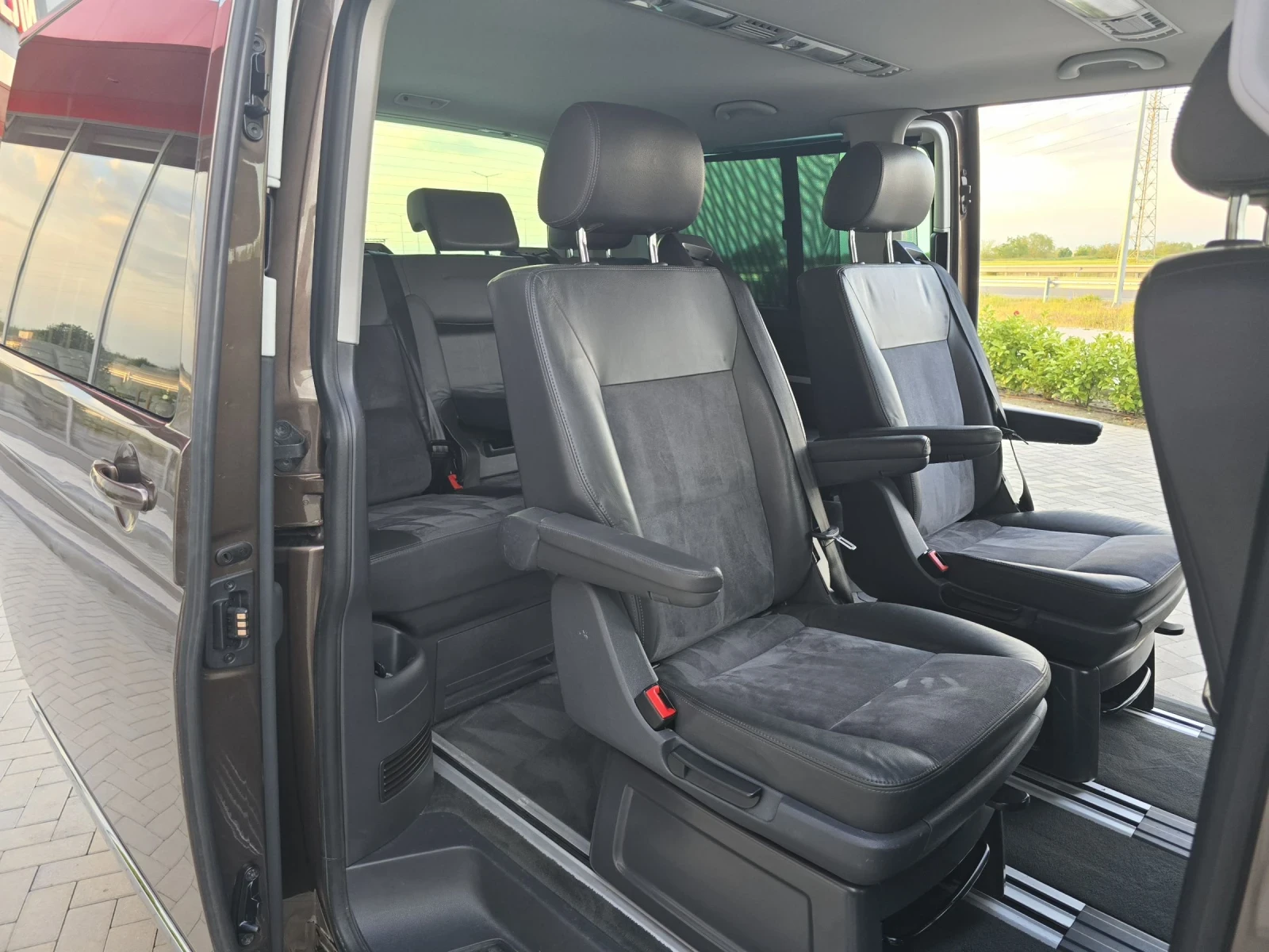 VW Multivan 2.0TDI/4X4/AVTOMAT/HIGHLINE-FUL-FUL-FUL, снимка 14 - Бусове и автобуси - 54431998