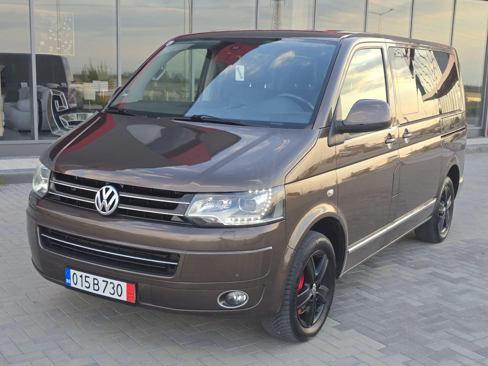 VW Multivan 2.0TDI/4X4/AVTOMAT/HIGHLINE-FUL-FUL-FUL, снимка 3 - Бусове и автобуси - 54431998